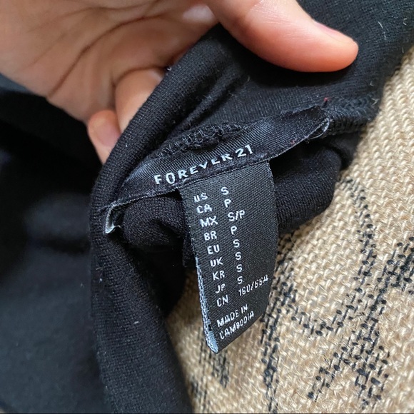 Black skater skirt - Picture 3 of 3